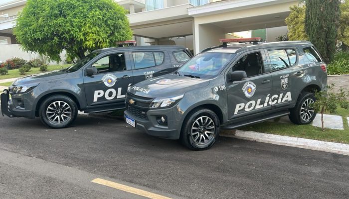 Mandados estão sendo cumpridos em quatro cidades.